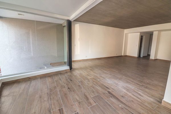 Rental of a shop in Tigre Center, brand new