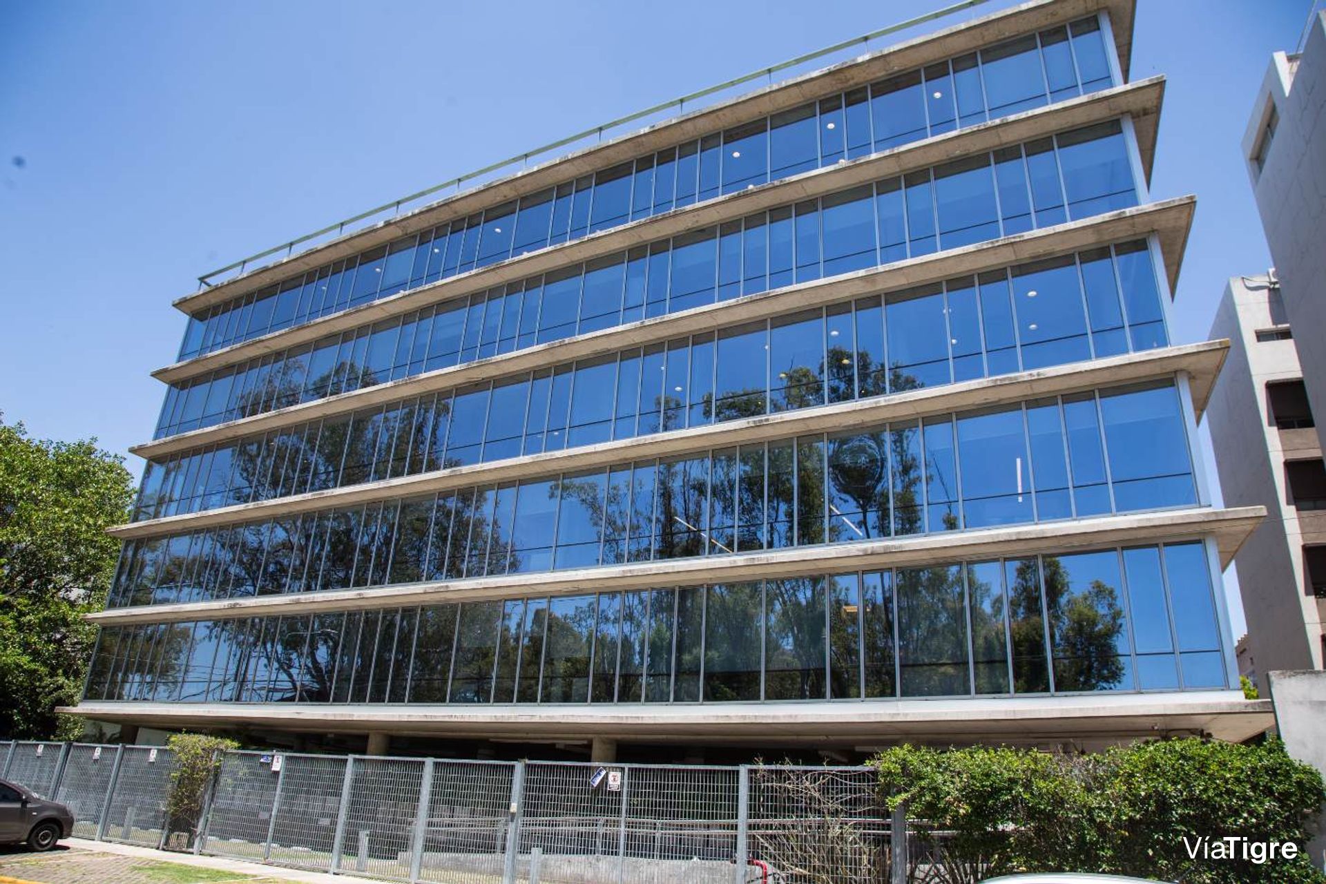 OFICINAS 960 m2 PLANTA LIBRE OLIVOS 18 cocheras