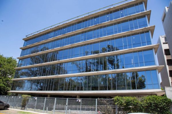 OFICINAS 960 m2 PLANTA LIBRE OLIVOS 18 cocheras