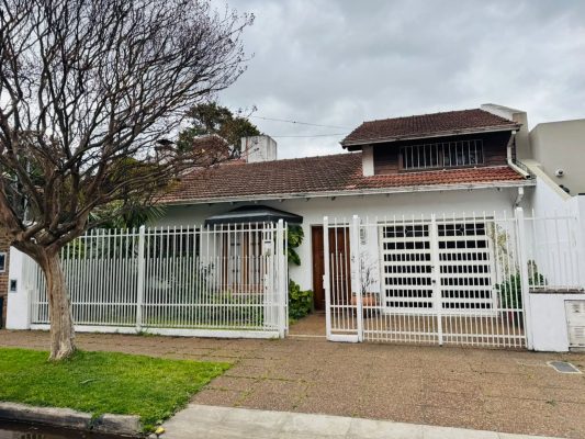 Casa En Venta/San Isidro/4 Amb/Jardín/Pileta
