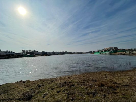 Venta Lote al Agua , Barrio Santa Ana II .