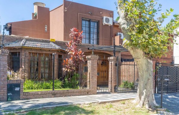 Casa Venta Boulogne 3 ambientes con dependencia