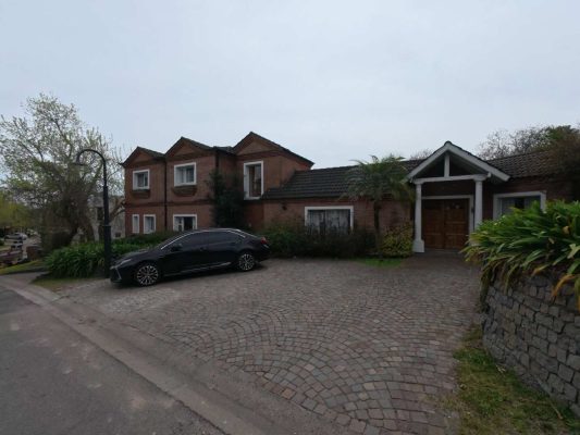 Casa En Venta - 5 Amb. en Barrancas de San José
