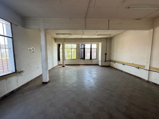 Venta Fábrica 3 pisos + 2 departamentos en Duplex