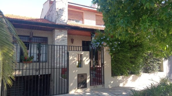 Venta Casa 5AMB Bajo S. Isidro c/ patio y pileta