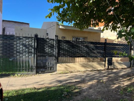 Boulogne House, 3 rooms, patio. Own lot.