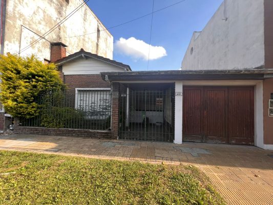 House for Sale Carapachay 5 Rooms - Trade