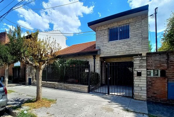 House for Sale 4 Rooms Garden and Garage