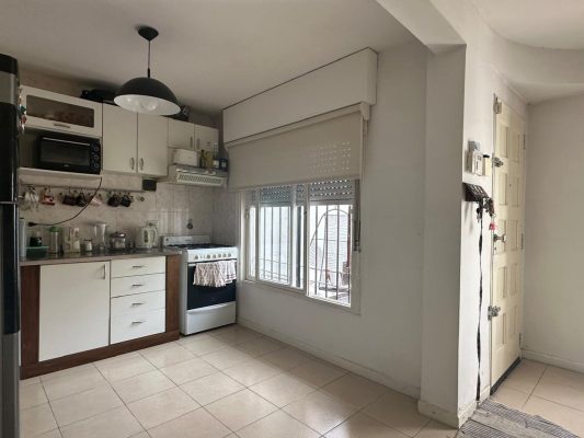 3-room apartment with garage and patio. Refurbished.