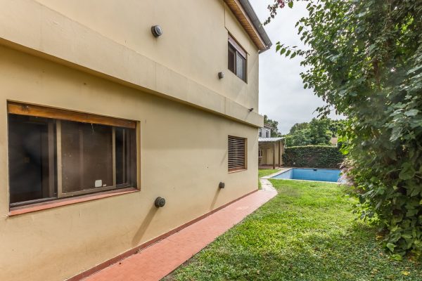 Venta casa 6 ambientes en Olivos con pileta