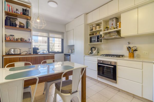 Departamento 4 Ambientes Olivos. Balcon. Cochera