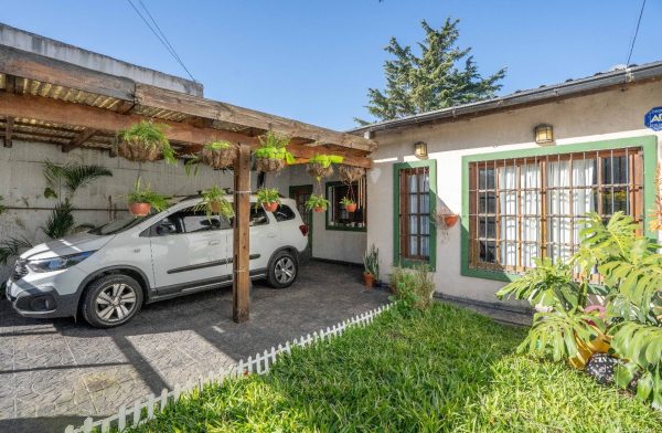 House for sale in Beccar with garden and grill
