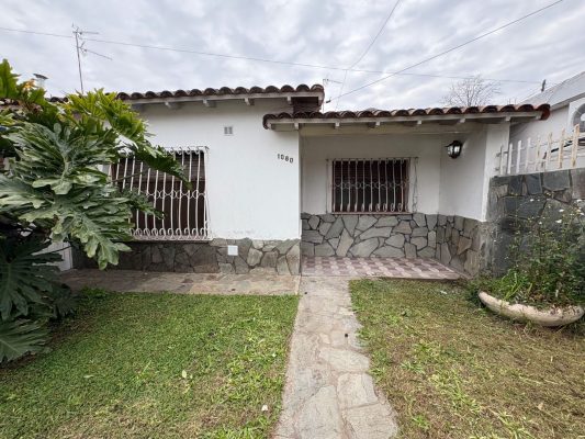 3-Room House for Sale in Martinez