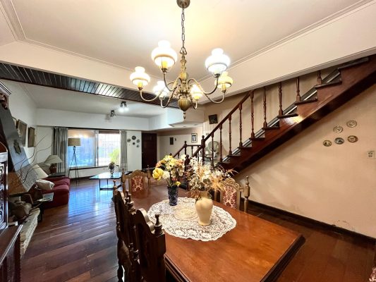 Casa 4 Amb. Con Cochera y Jardín en Munro