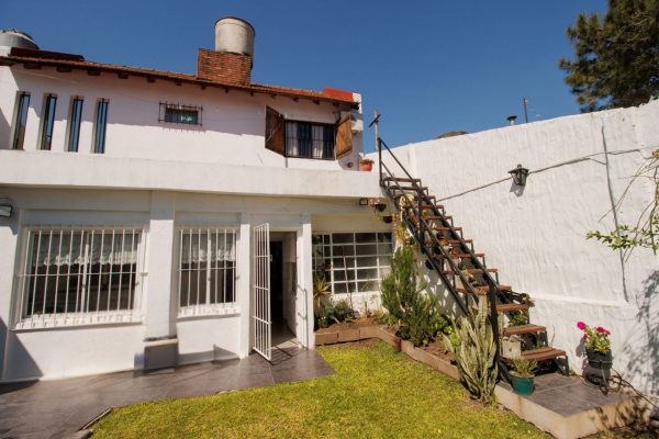 casa venta en Carapachay 5 amb. PERMUTA