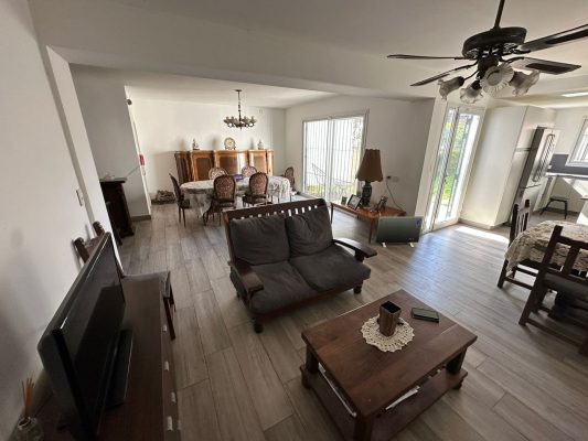 CASA en VENTA en SAN ISIDRO-7amb JARDIN COCHERA