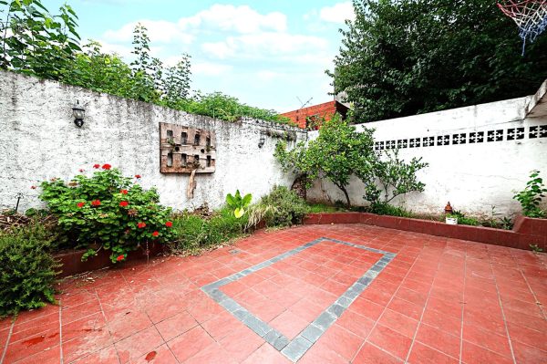 CASA VENTA FLORIDA OESTE 6 AMB cochera y patio