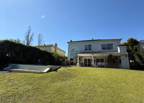 Furnished House for Annual Rent – Barrancas del Lago