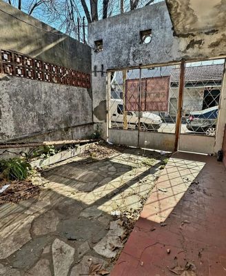 Casa a refaccionar en lote propio de 334 mts