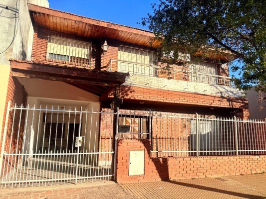 House for Sale – 6 Rooms, Beccar, Pool Opportunity