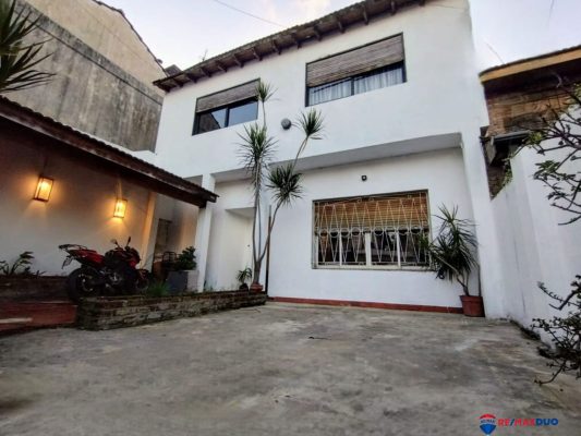 Sale of 4-room house in Martinez.
