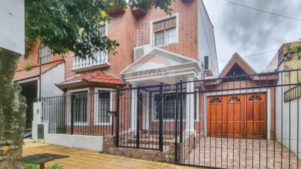 House for Sale – 4 Bedrooms, Garden and Garage, Martinez
