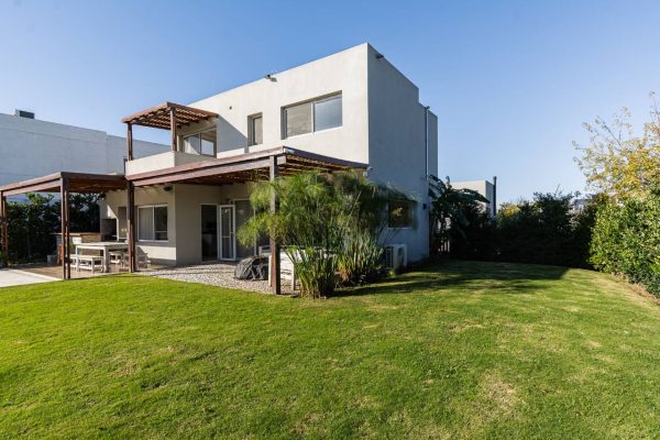House for Sale: Nordelta B° Los Castaños, 5 rooms, with pool