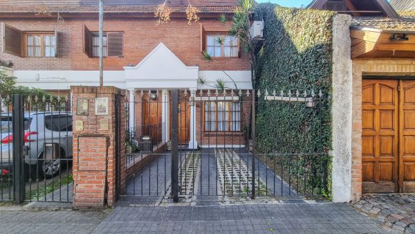 Casa Duplex en Venta con Patio y Parrilla Florida