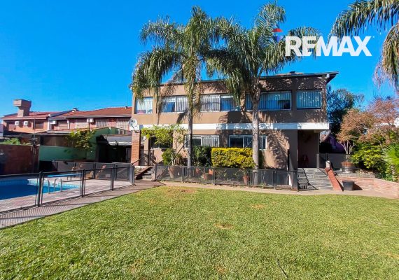 House for sale: 7 rooms with garden and pool in Martínez