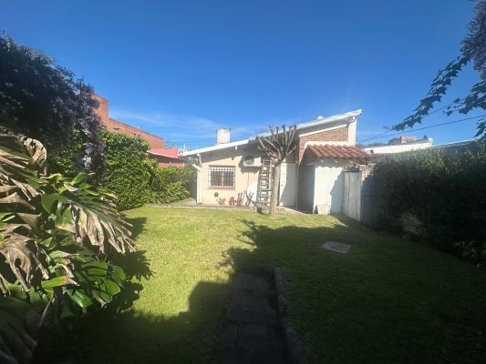 House for Sale 4 Rooms San Isidro Garage