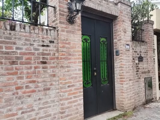 Venta Casa, 3 Ambientes Con Patio Y Cochera