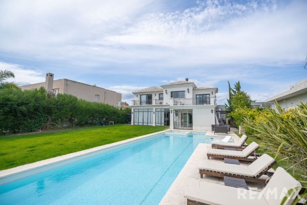 VENTA CASA - 992 mts - Muelle propio - 4 dorm