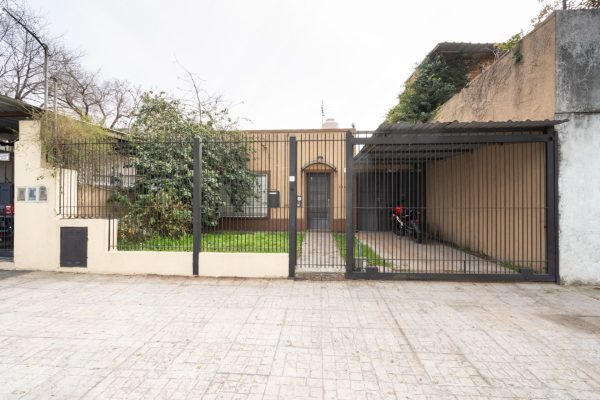 House for Sale: 6 Rooms, Garage, Private Lot