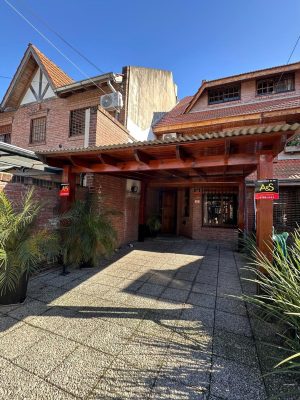 Duplex for Sale with Martínez Garden – 4 rooms + family