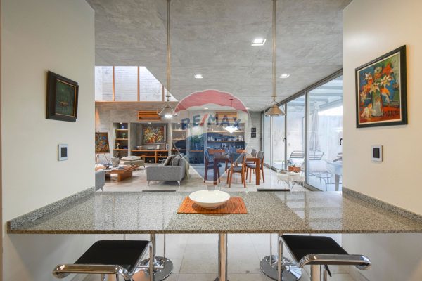 Venta Casa a estrenar en Martínez UNICA!