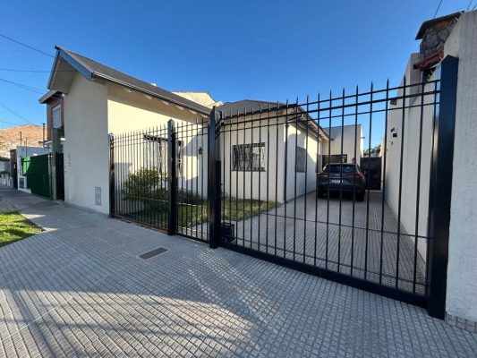 Casa 4 Amb En Venta En Villa Adelina Con Jardin