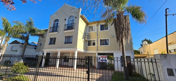 Dpto 4 amb,3 bañosTRIPLEX 200m2