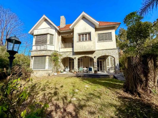 House for Sale: 6 Rooms, Pool, Vicente López