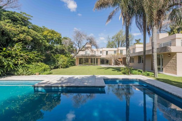 Sale: Acasusso House, La Mejor Cuadra – Needs Modernization
