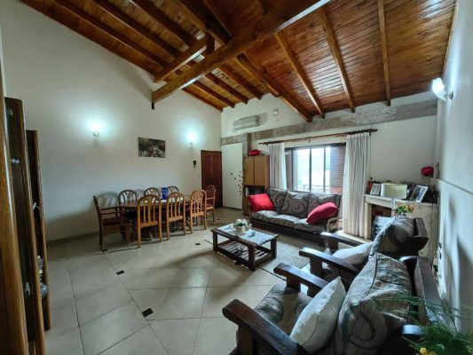 Departamento Cuatro Ambientes+Local Comercial Pb