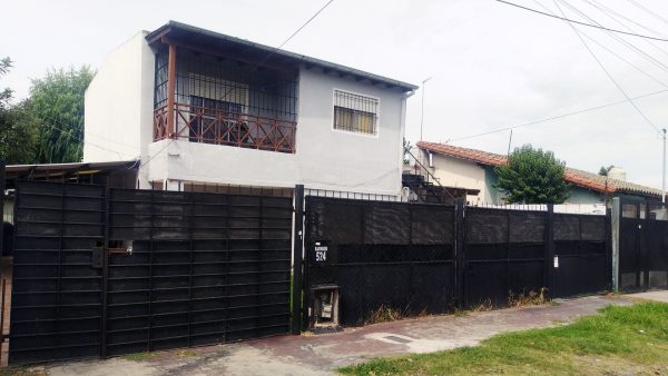 VENTA 2 CASA + MONOAMBIENTE en LOTE PROPIO