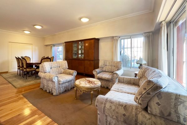 House Martinez-Luis Saenz Pena 2700-5 Rooms for Sale