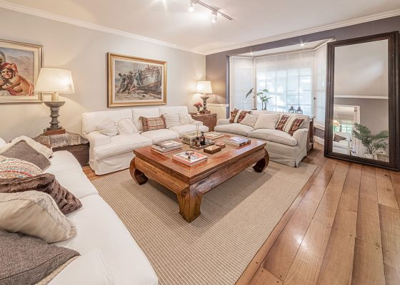 House 6 rooms 300m2 pool in Martinez