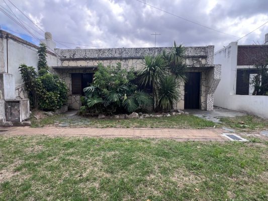 House for sale in Munro, to be renovated, with own lot