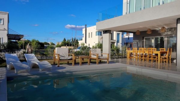 House for Sale in Nordelta, Carpinchos Neighborhood, with Pool