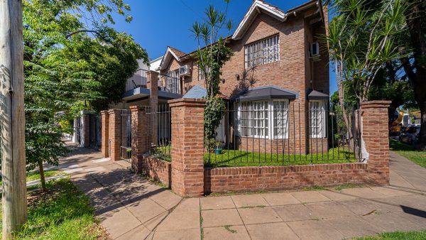 House for Sale 4 Rooms To Be Renovated Martinez