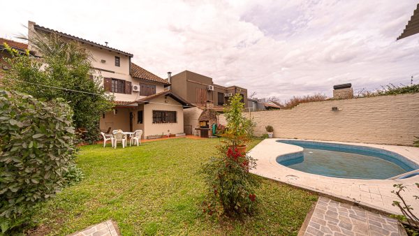 House for Sale – San Isidro, Garden, Pool, Apartment, Credit