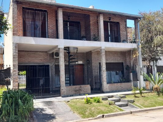 Multifamily house 3-room + 4-room for sale in Boulogne