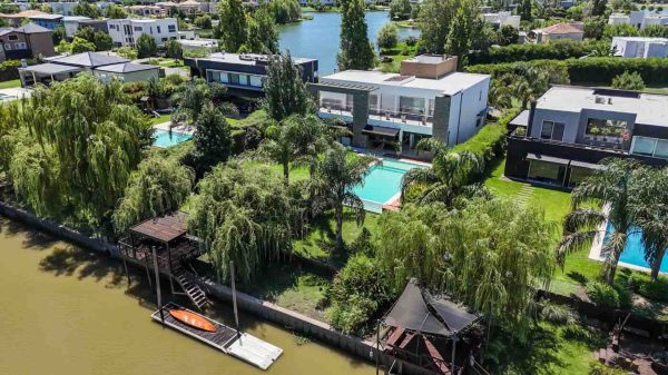Venta Casa Al Rio San Benito - Impecable Estado