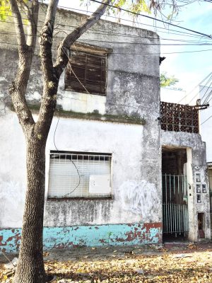 Venta de Lote con 2PH a Refaccionar ideal Inversor